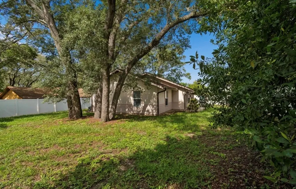 1812 Poinsettia Avenue Tarpon Springs FL 34689