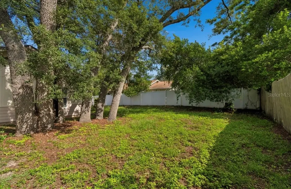 1812 Poinsettia Avenue Tarpon Springs FL 34689