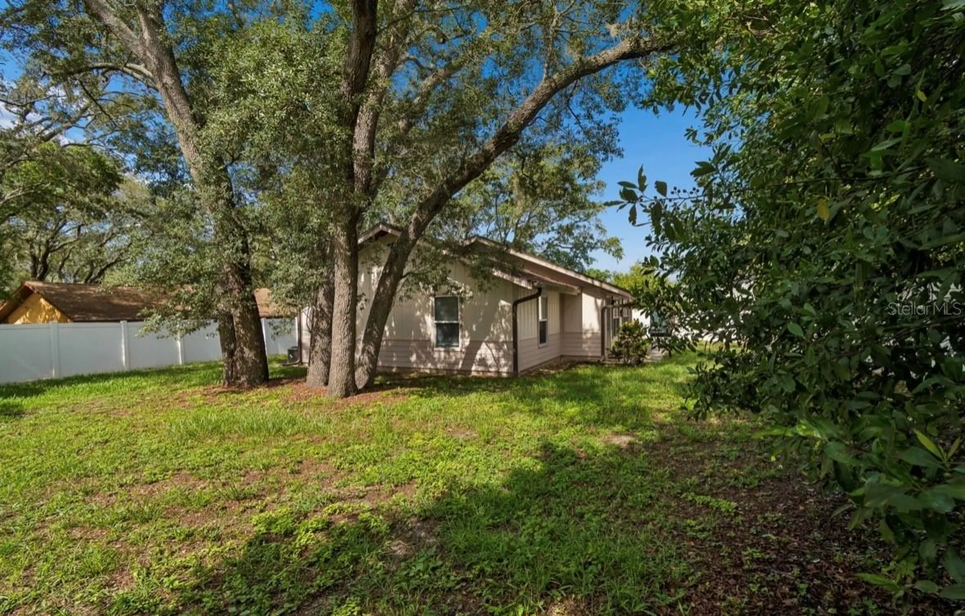 1812 Poinsettia Avenue Tarpon Springs FL 34689