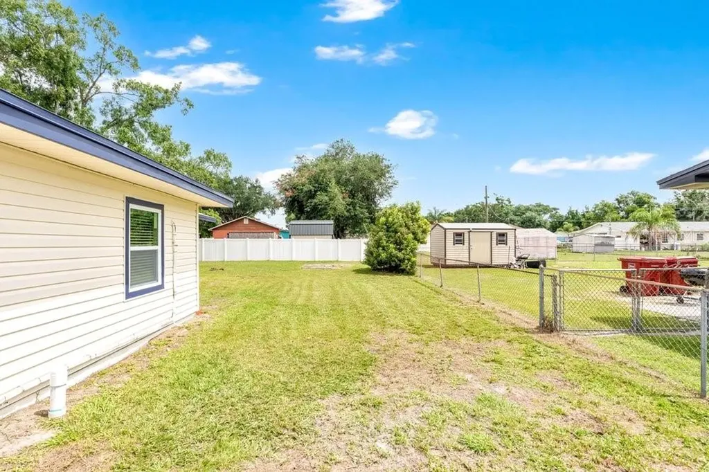 1502 N Bracewell Drive Plant City FL 33563