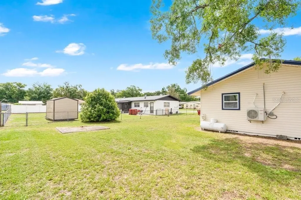 1502 N Bracewell Drive Plant City FL 33563