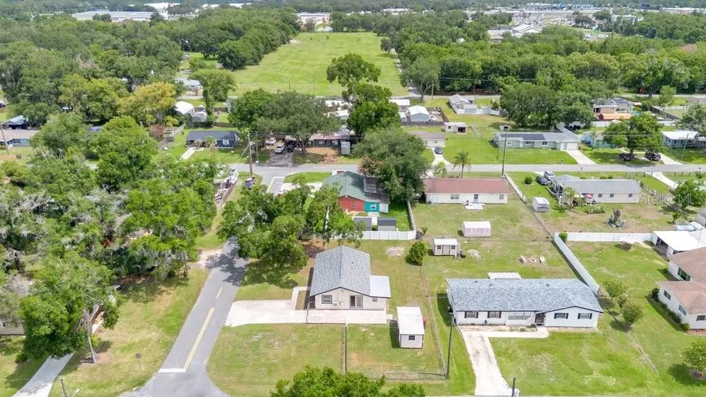 1502 N Bracewell Drive Plant City FL 33563