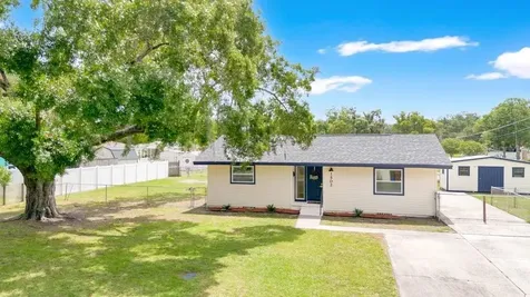 1502 N Bracewell Drive Plant City FL 33563
