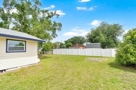 1502 N Bracewell Drive Plant City FL 33563