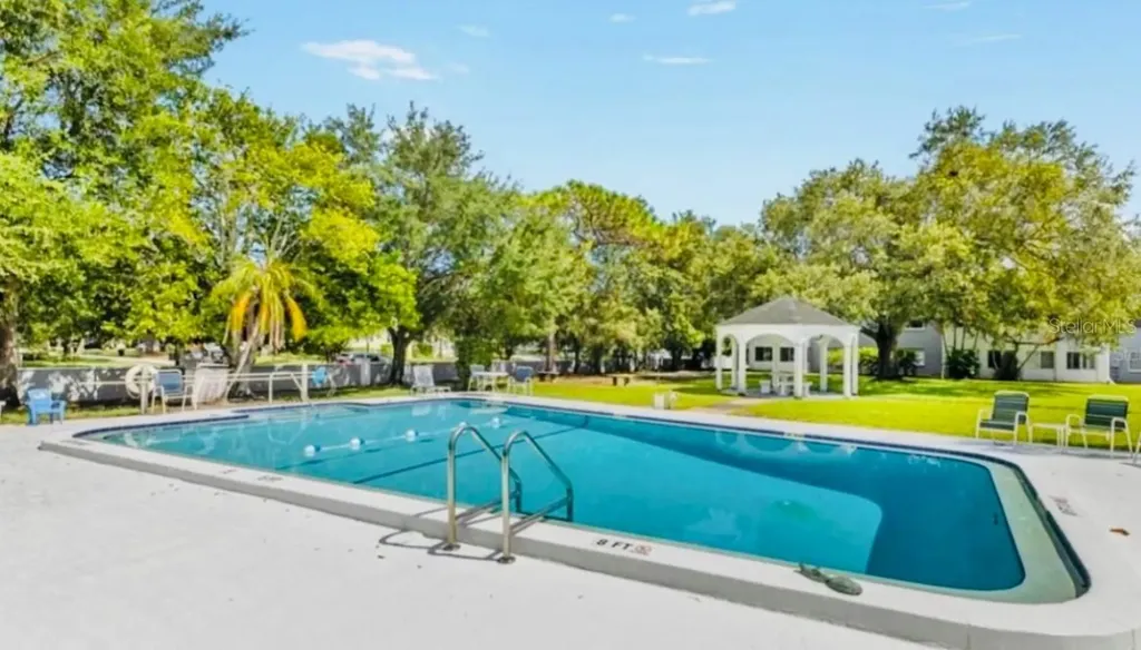 8651 10th Street N St Petersburg FL 33702