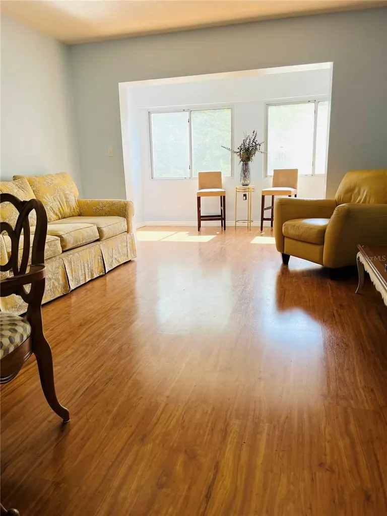 8651 10th Street N St Petersburg FL 33702