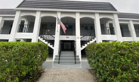 8651 10TH Street N St Petersburg FL 33702
