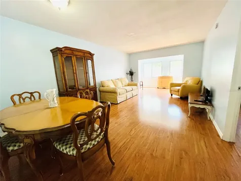8651 10th Street N St Petersburg FL 33702