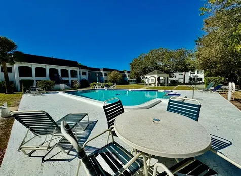 8651 10th Street N St Petersburg FL 33702