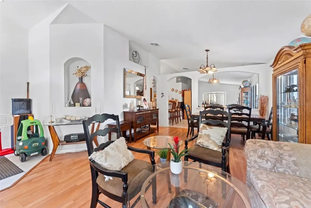 2127 Ruche Court Orlando FL 32817
