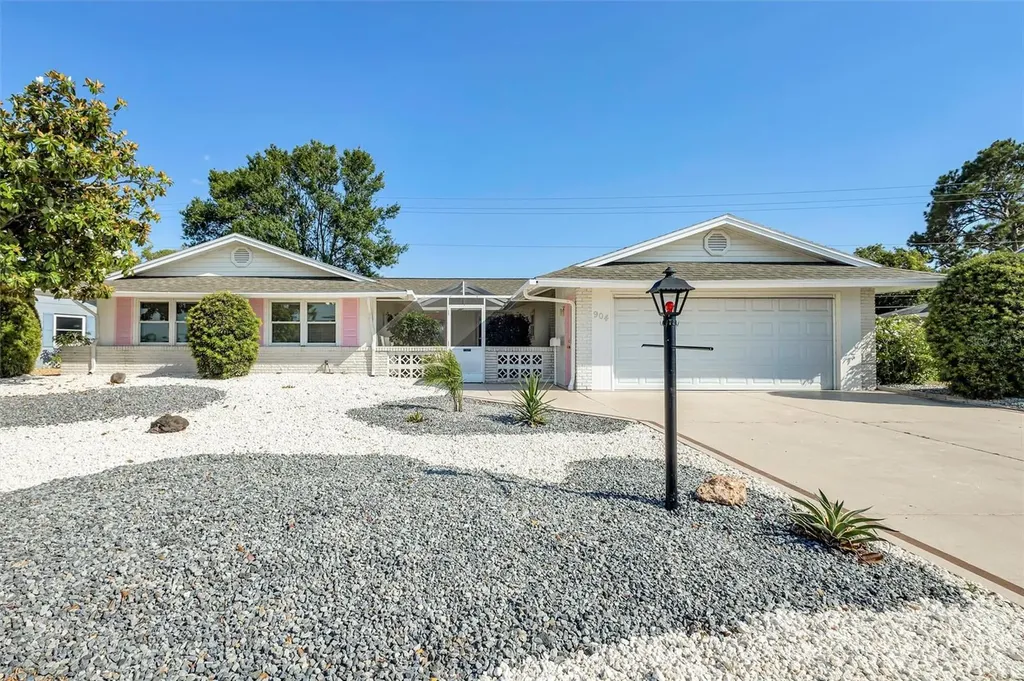 904 La Jolla Avenue Sun City Center FL 33573