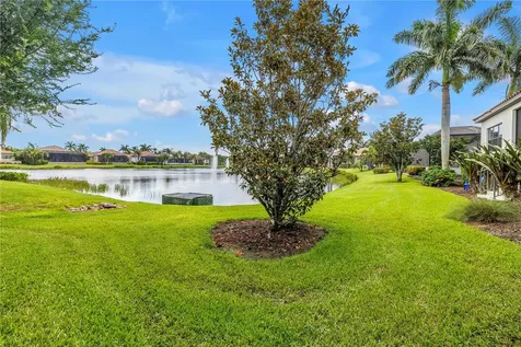 6237 Signature Pointe Lane Bradenton FL 34210