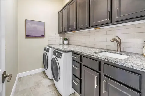 6237 Signature Pointe Lane Bradenton FL 34210