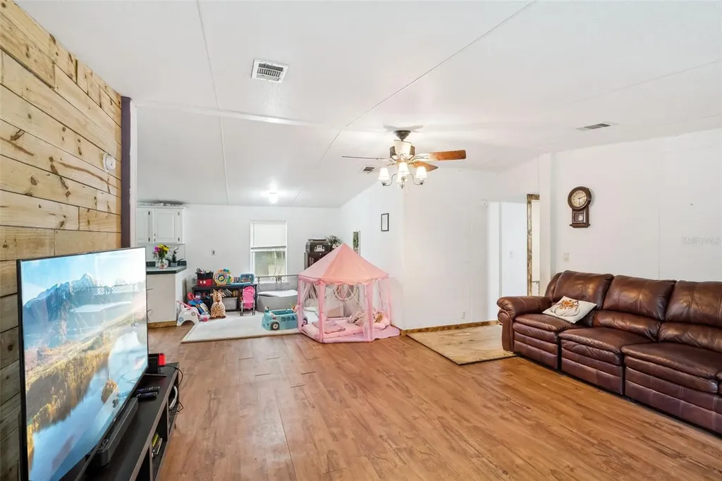 28100 SE 171st Street Umatilla FL 32784