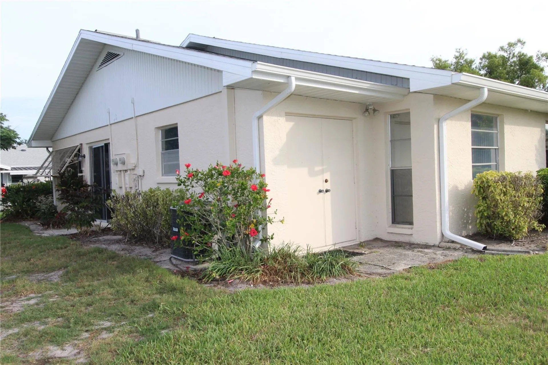 2345 Glenmore Circle Sun City Center FL 33573