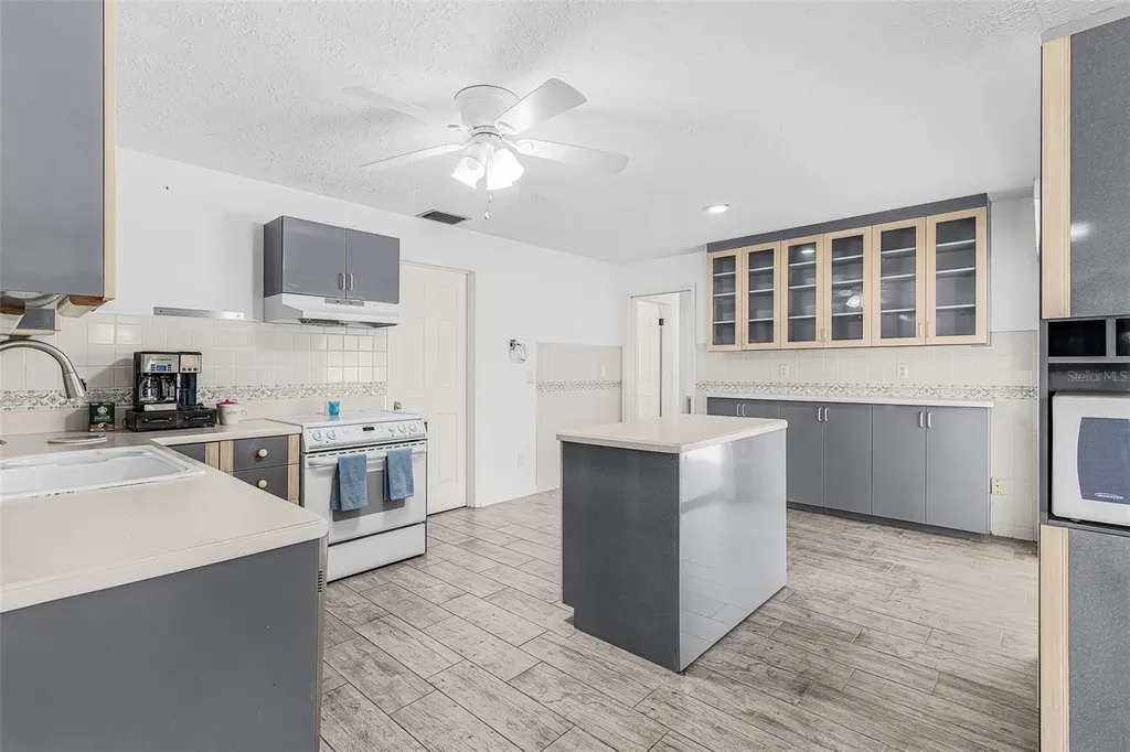 1320 SE 26th Terrace Cape Coral FL 33904
