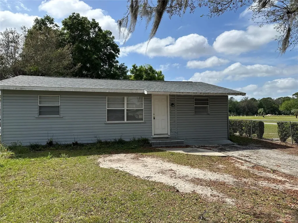 5237 1st Street Zephyrhills FL 33542