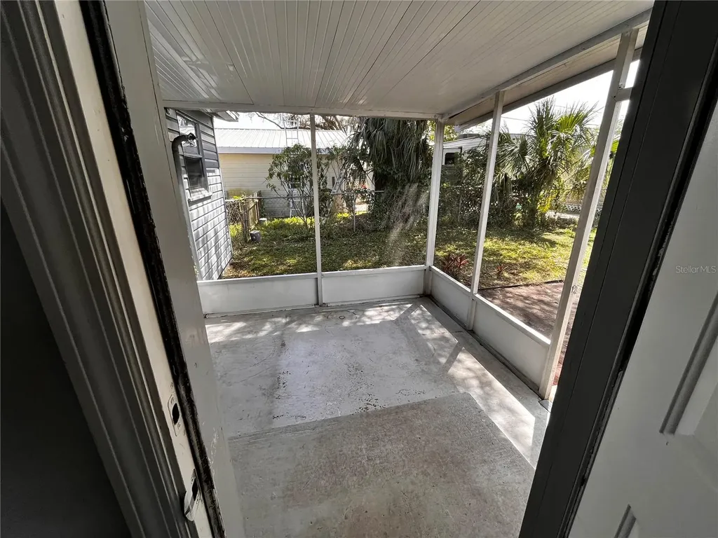 5237 1st Street Zephyrhills FL 33542