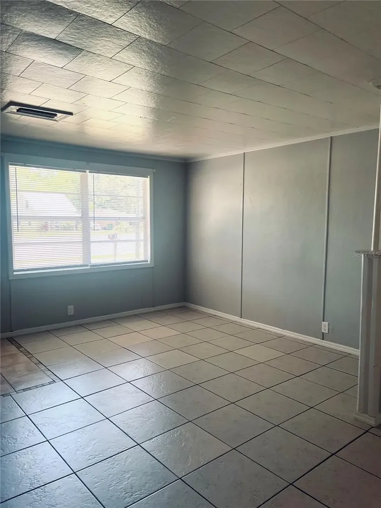 5237 1st Street Zephyrhills FL 33542