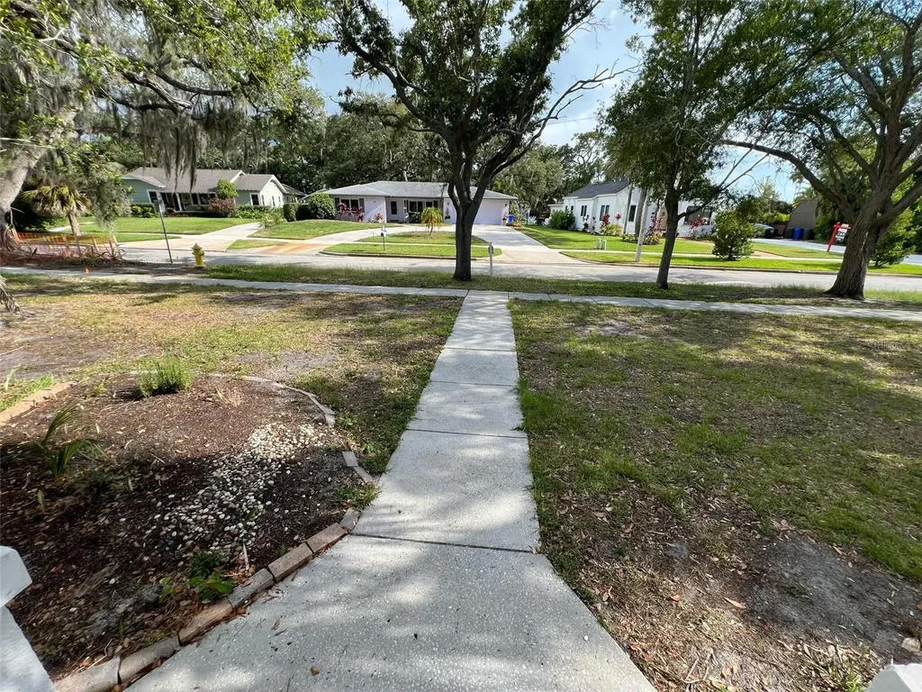 228 President Street Dunedin FL 34698