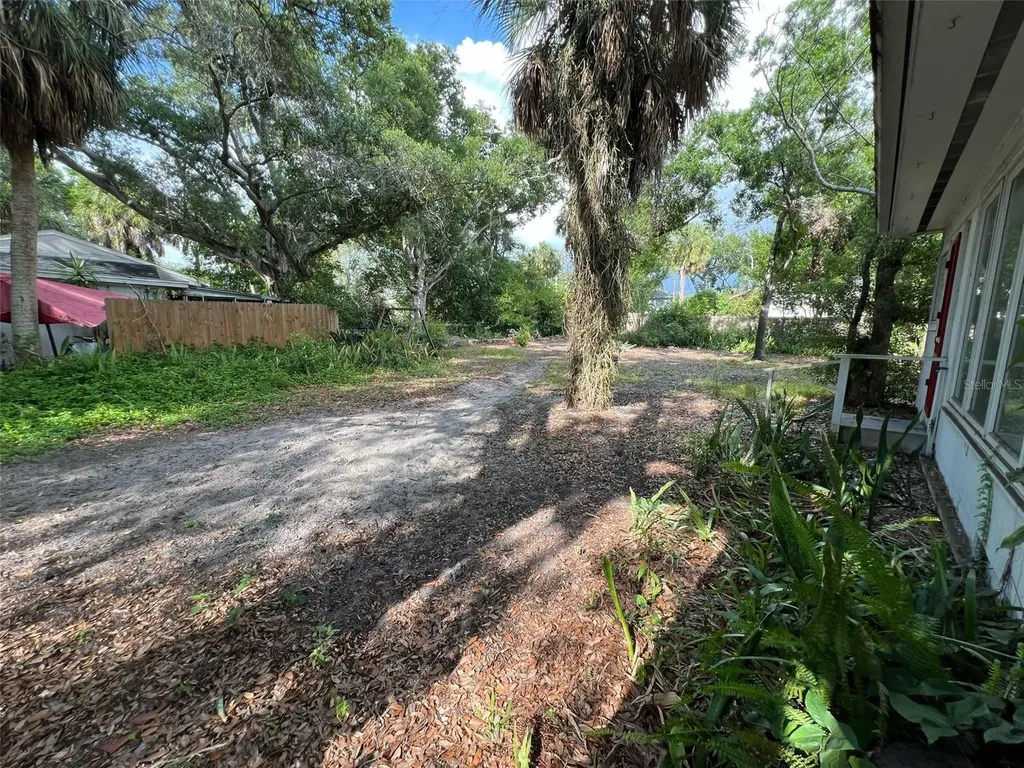 228 President Street Dunedin FL 34698