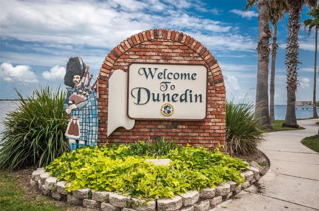 228 President Street Dunedin FL 34698