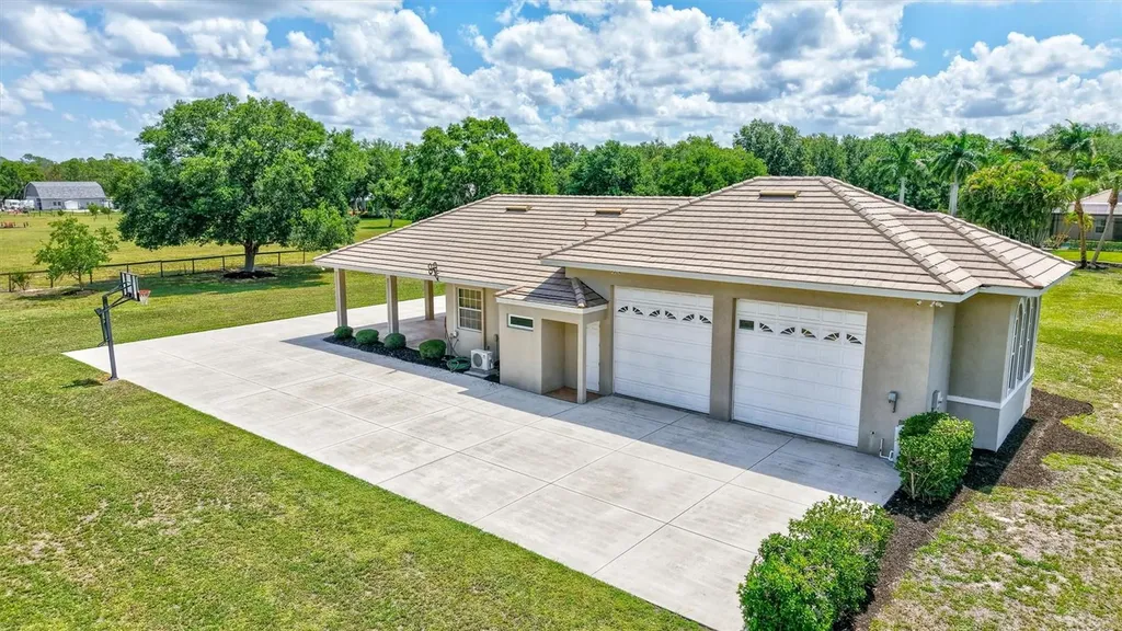 1045 Fox Creek Drive Sarasota FL 34240