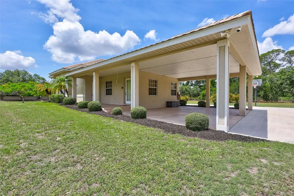 1045 Fox Creek Drive Sarasota FL 34240