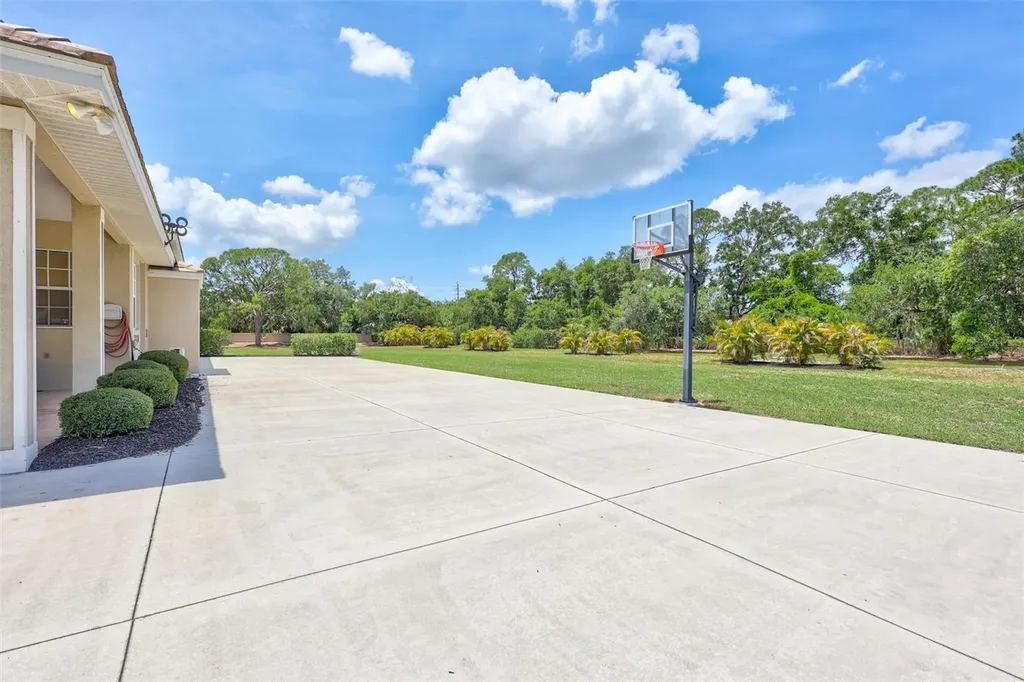 1045 Fox Creek Drive Sarasota FL 34240