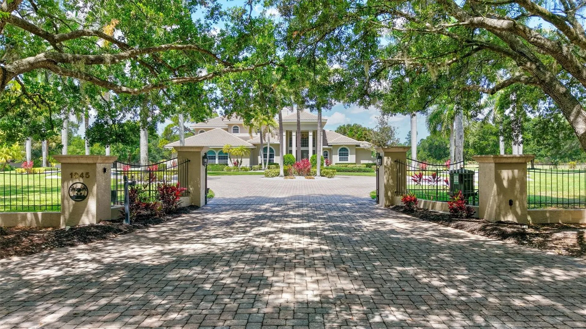1045 Fox Creek Drive Sarasota FL 34240
