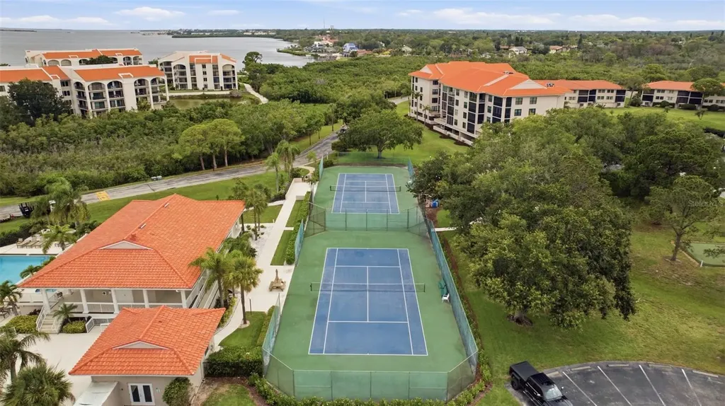 1802 Mariner Drive E Tarpon Springs FL 34689