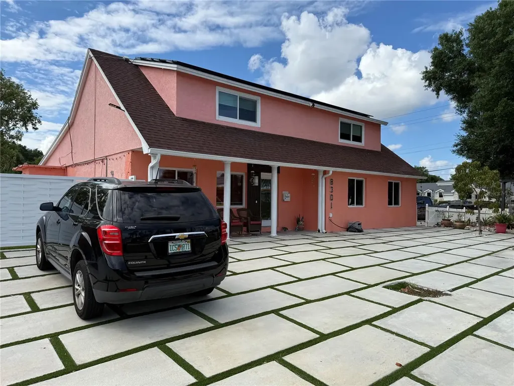 8301 Lopez Drive Tampa FL 33615