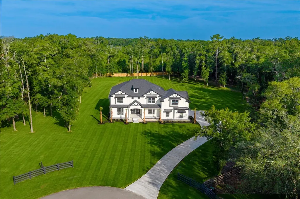285 SW Hermitage Glen High Springs FL 32643