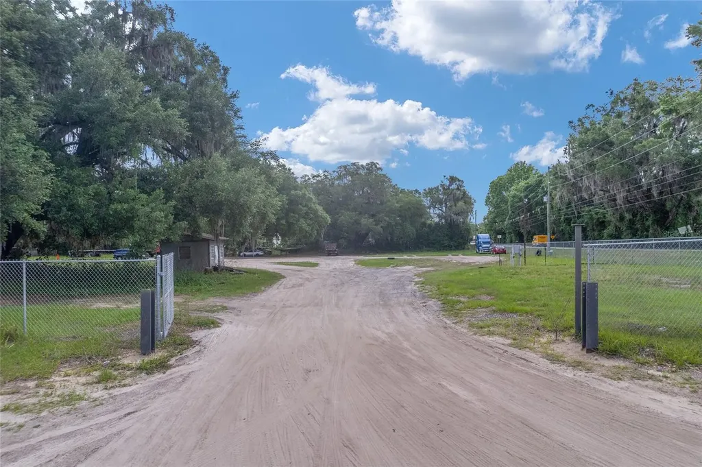 1751 E Highway 329 Citra FL 32113