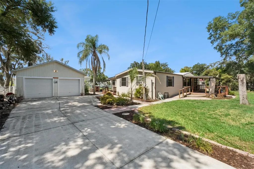 21128 Niles Avenue Mount Dora FL 32757