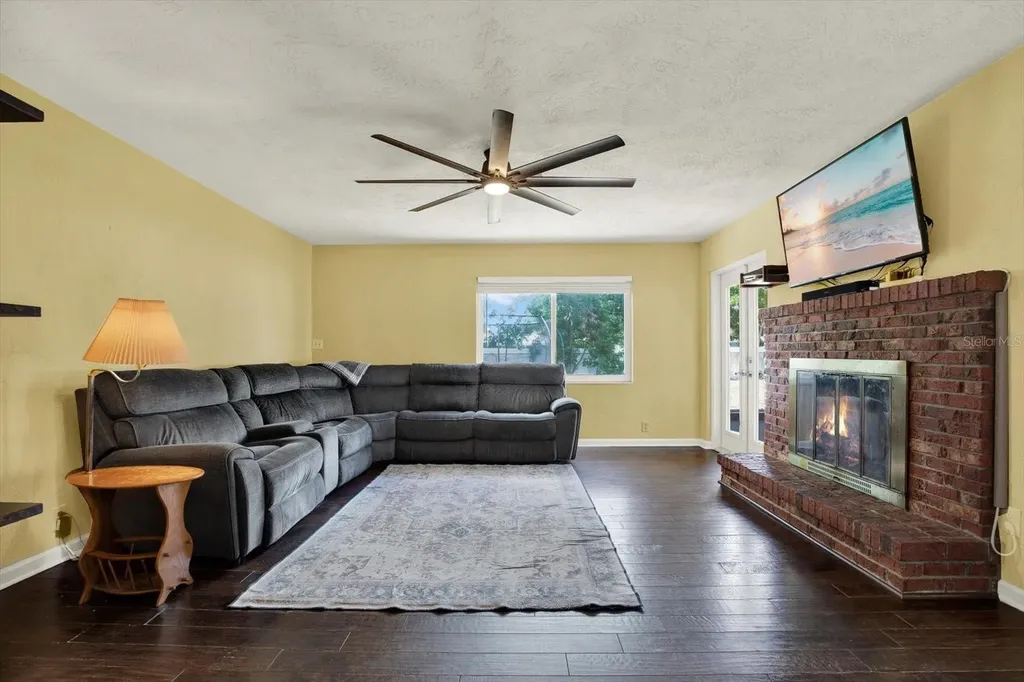 6240 39th Avenue N St Petersburg FL 33709