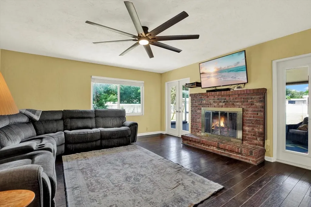 6240 39th Avenue N St Petersburg FL 33709