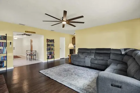6240 39th Avenue N St Petersburg FL 33709