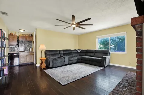 6240 39th Avenue N St Petersburg FL 33709