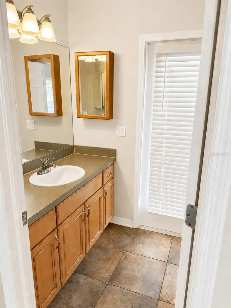 432 York Dale Drive Ruskin FL 33570