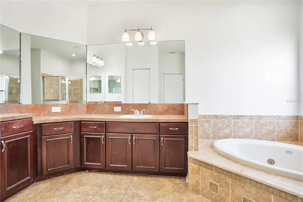 432 York Dale Drive Ruskin FL 33570