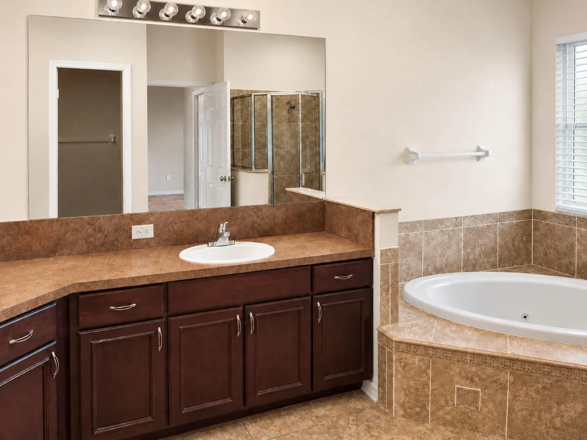 432 York Dale Drive Ruskin FL 33570