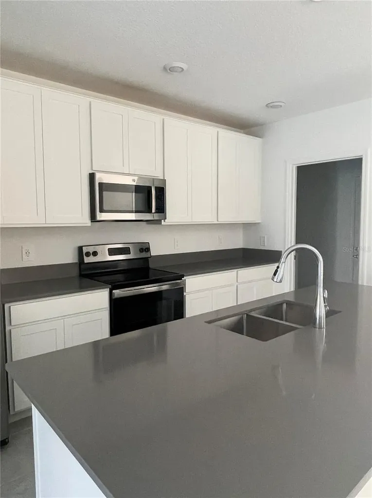 922 Jackson Avenue Davenport FL 33837