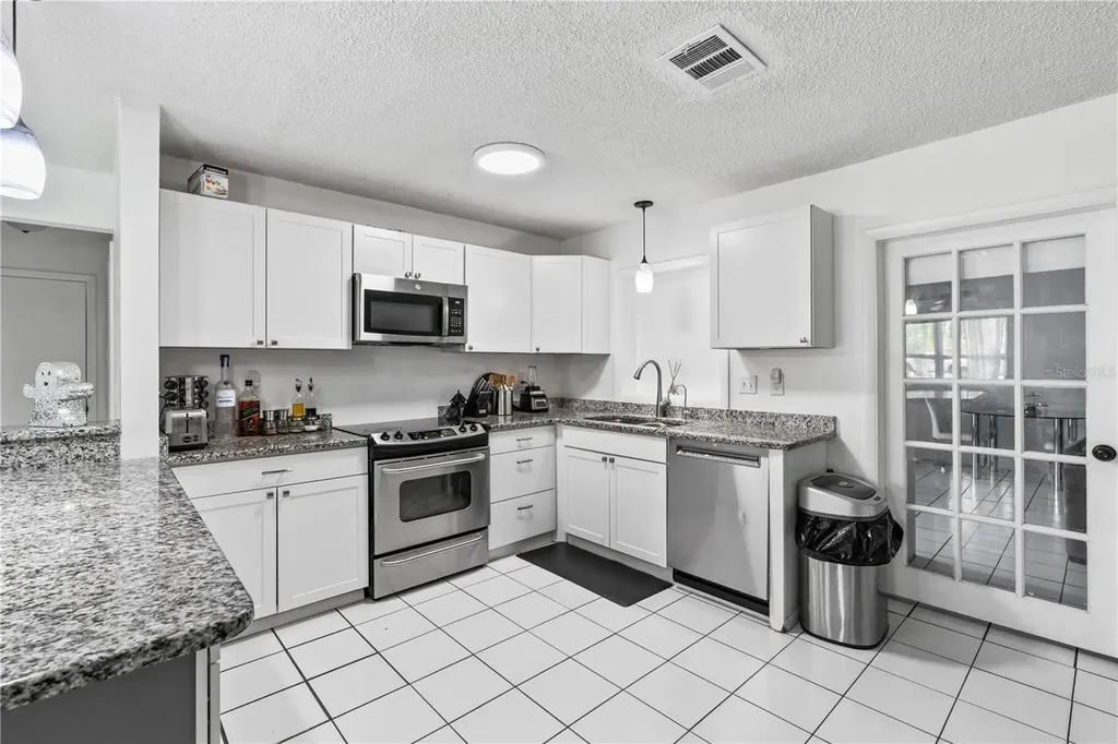 39443 8th Avenue Zephyrhills FL 33542