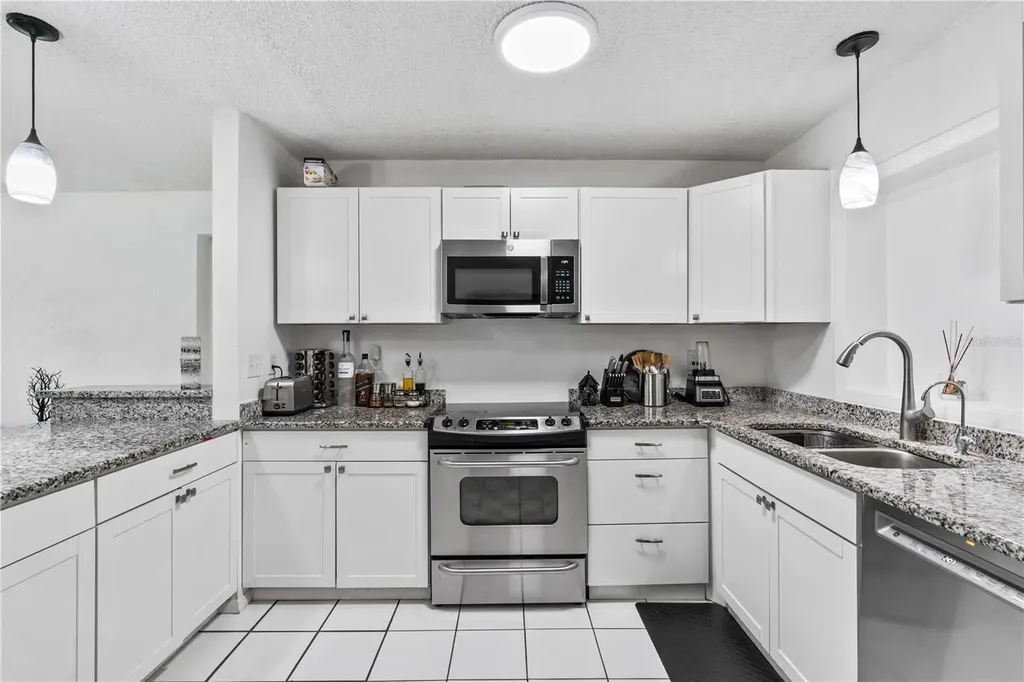 39443 8th Avenue Zephyrhills FL 33542