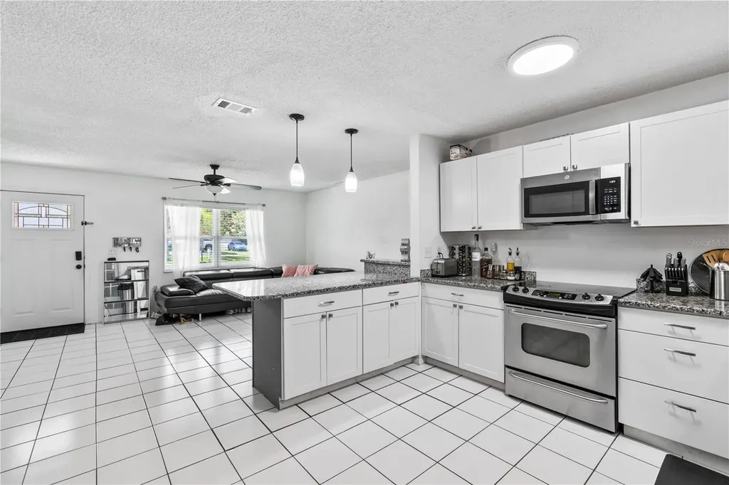 39443 8th Avenue Zephyrhills FL 33542
