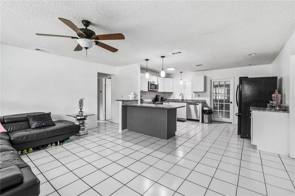 39443 8th Avenue Zephyrhills FL 33542