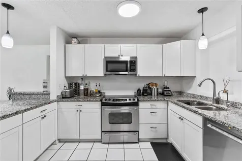 39443 8th Avenue Zephyrhills FL 33542