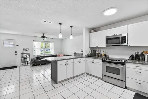 39443 8th Avenue Zephyrhills FL 33542