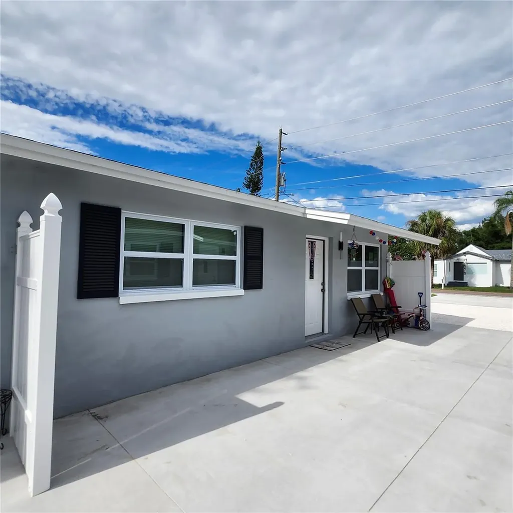 15406 Avalon Avenue Clearwater FL 33760